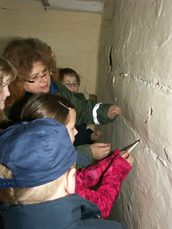 44 elisabeth vogl mit mini-archaeologen